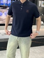 2025Ss夏季新款 H家男士 翻领T恤 胸前家图案 采用进口机高密度刺绣工艺，以经典H家橙色丝线勾勒出轮廓，将字母“H”与马头图案巧妙融合，绣线细密均匀，针法