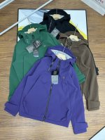 Kolon Sport 可隆户外登山冲锋衣男女连帽防风防水软壳外套软壳夹克外套，具有优异的防风，防泼水功能，穿着舒适自如。 连帽设计，帽子有隐藏式调节扣，更贴合