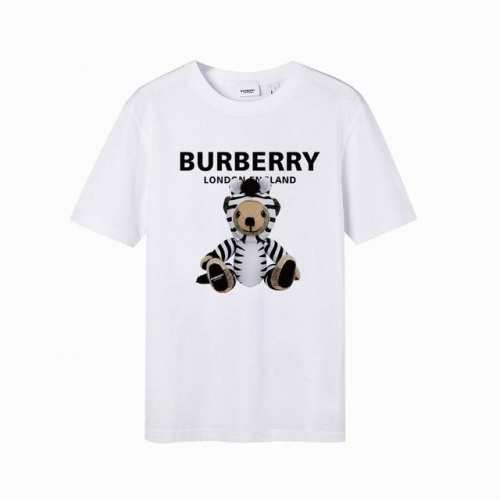 Burberry 巴宝莉斑马短袖T恤。 高版本，潮流高街情侣T恤，高克重纯棉面料，亲肤顺滑有厚实感，细节到位，独有的品牌辨识度，男女同款入！ 颜色：白色 Six