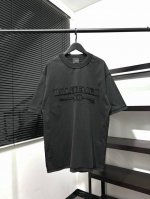 140 高版本，质量很好！原版反向缝线！ 巴黎世家 Balenciaga男女同款胸前贴布毛须绣花短袖T恤！此款尺码偏大，最小Xs穿到145斤左右！最大穿到220