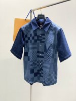 衣服 P360，裤子 P350，Louisvuitton 路易威登，2025春季最新款，专柜同步有售，原单狠货，时尚休闲牛仔短袖套装，上身很有特点！吸睛而有亮点