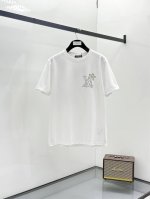 Lv 2025Ss蛇年贺岁款春夏精品短袖T恤 官网同步 高端品质 定制顶级纯棉面料 顶级大厂1:1制作 时尚大牌重工艺Logo设计 手感柔软细腻 穿着亲肤舒适