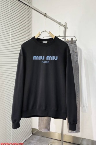 J187 Mu缪缪官网 新款字母印花双层重工字母图案不管是T桖还是卫衣都是每年的爆款单品 前幅大面积印花采用大康丽数码印花机直喷 成本极高 经过多次的调试打版图