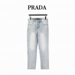 prada 普拉达 背后三角标牛仔裤 今年为止做的最牛逼的牛仔裤，暗藏玄机的细节非常多，这次主推的裤子无论是版型还是上身都太完美，不如去做20件短袖的时间，牛仔