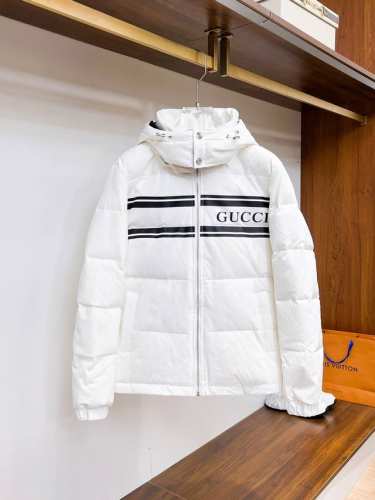 古奇 顶级版本秋冬新款羽绒服 原版1:1订制五金配件全进口原版定制 欢迎专柜对比 绝对的高品质 采用顶级90白鸭绒 超柔软 充羽量蓬松饱满 超级重工 面料做工杠