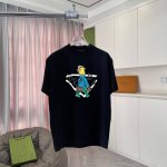 prad*普拉达2025夏季新款 个性字母Logo印花 定制面料300G 短袖T恤 男女同款 颜色: 黑色 白色 湖绿色 紫色 尺码: S M L Xl Xxl