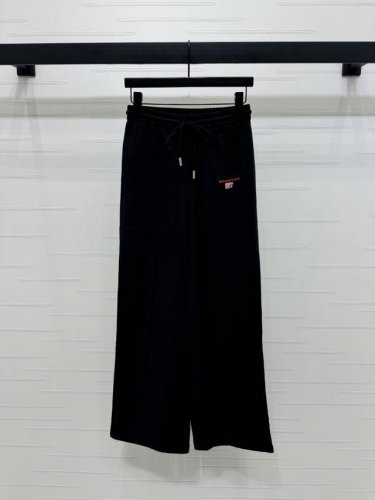 上新原单高端品质Alexander Wan* 2025春夏最新系列！刺绣徽标抽绳阔腿长裤！定制棉麻材质 面料透气舒适 垂顺有型 高腰抽绳阔腿长裤版型 利用字母徽