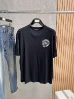 克罗心2025春夏新款男女同款短袖T恤，最新款全网独家首上！！~既经典有时尚百搭，谁不爱啊，将经典再次展现，非常的耐看，自带低奢光环与辨识度！传统的品牌理念和现