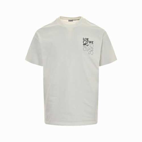 Loewe 罗意威 24Ss 拼色错位刺绣Logo短袖 简约清新风格，彰显出高品格的气质， 采用230G 32织双纱面料，面料厚实柔软亲肤， 松软细腻着身感更舒