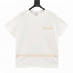 Loewe 罗意威 拼色编花织带圆领T恤 定制高克重 针织棉面料精心制作，手感特别的扎实，质感拉满，松软细腻上身舒适，优越的吸湿排汗性能，不闷热！胸前草写Log