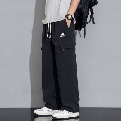 上新 阿迪达斯Adidas海外版限定美式直筒工装裤休闲裤，男女同款。 Adidas系列，裤型侧立体工装大口袋设计，腰围采用松紧带可以自由调节，满满的高街元素，美