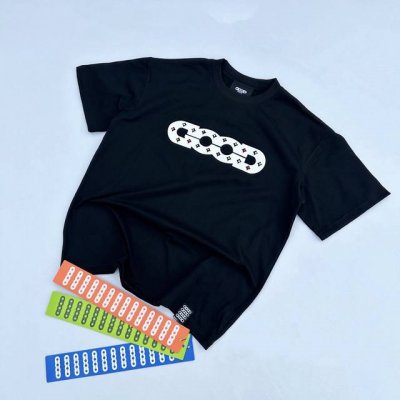 goodbrand 镂空图案施华洛世奇烫钻 圆领短袖T恤 男女同款 各大明星网红纷纷上身 上身版型无敌好看 原版220克高克重双股双纱面料 胸前采用硅胶厚版高温
