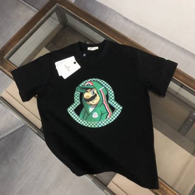 moncler 蒙口 最新款情侣款短袖T恤 品牌新元素图案印花设计 面料上身舒适透气 不僵硬 修身的剪裁 采用高定定制纯棉面料 上身舒适有型 内搭单穿都完全没问