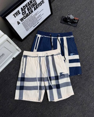 Burberry 巴宝莉新款夏季战马休闲沙滩裤短裤 夏日炎炎 短裤已然在销售上独领风骚了 这么舒适透气又恰好时髦的单品 且遇且珍惜 面料为客供聚酯纤维材质 耐脏