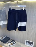 Tb汤姆布朗 Thom Browne2025Ss新款针织短裤，定制面料采用威化布织法，提花针织工艺，版型紧致立体，4杠拼接，定制裤绳五金质感强，顺滑，上身舒适透