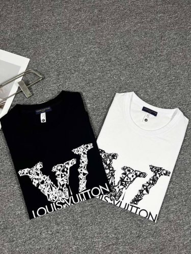 lv、2025最新款短袖T恤，帅气时尚，胸前顶级印花字母Logo，简约百搭款。面料棉 不仅挺括，保持潮流的廓形，又穿着舒适，纱织更细腻，码数M-3Xl