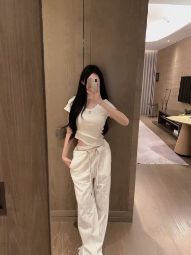 上新 Chane* 小香 手缝金属标后背定制水溶蕾丝双C坑条短袖 高级感满满的一件短袖 百搭显瘦！！ 颜色：白色 黑色 码数：Sml见尾图