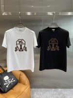 布鲁家 布鲁提T恤 经典又百搭，胸前独特的徽章图案，有飞狮、城堡还有丝带元素，设计感满满 图案的配色高级，低调中透着奢华。面料柔软亲肤，穿着舒适透气。M-3Xl