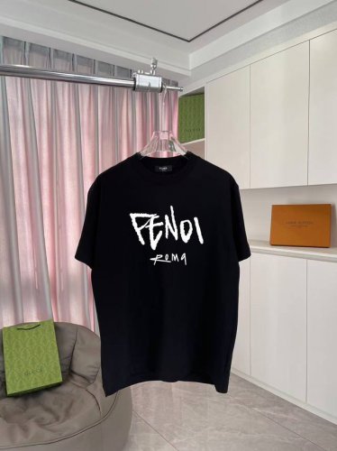 fd 芬迪2025夏季新款 个性字母Logo印花 定制面料300G 短袖T恤 男女同款 颜色 黑色 白色 湖绿色 天蓝色 尺码 S M L Xl Xxl 五个码