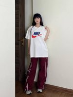 上新Nike 耐克情侣款圆领短袖T恤，全部采用上等原料，质感好颜色鲜明！ 这种款式上身回头率超高！基础款的圆领Tee,男女均可驾驭！ 尺码：S-3Xl 颜色：白