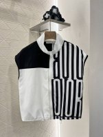 Dio*2025新品上架 字母马甲短裤套装 定制Yb进口环保尼龙材质 质感光泽 微挺有型 短款拉链马甲短裤套装 上衣正反面均不对称分布黑白色块和字母徽标 低调时