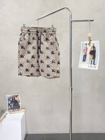Burberry巴宝莉独家专供新款休闲短裤 高端版本！专柜定制面料 透气舒适度高，细节无可挑剔，品牌元素设计理念，体现高品质。手感细腻柔软！呈现休闲裁剪，上身版