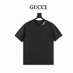 Gucci 古驰 领口字母毛织短袖 原版购入，采用高质纯棉14S细针织片，德国进口提花机织片而成。电脑扫描胸前描绘字母图案。提花采用进口高品质棉纱纺织物以经线、