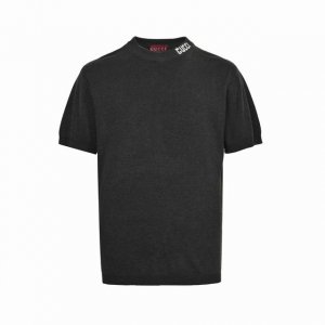 gucci 古驰 25Ss 领口字母提花针织短袖 原版购入，采用高质纯棉14S细针织片，德国进口提花机织片而成。电脑扫描胸前描绘字母图案。提花采用进口高品质棉纱