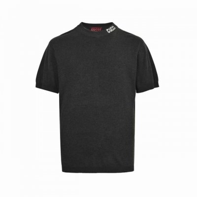 gucci 古驰 25Ss 领口字母提花针织短袖 原版购入，采用高质纯棉14S细针织片，德国进口提花机织片而成。电脑扫描胸前描绘字母图案。提花采用进口高品质棉纱