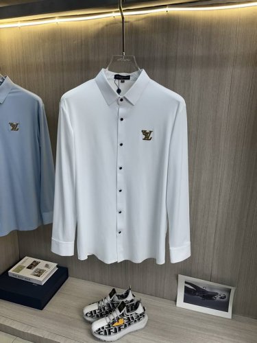 Lv路易威登 2025Ss春季新品长袖衬衫 时尚有型 简约百搭款 版型挺括 经典品牌Logo 新工艺搭配 穿着舒适 纱织细腻 上身帅气十足 三标齐全 所有精细做