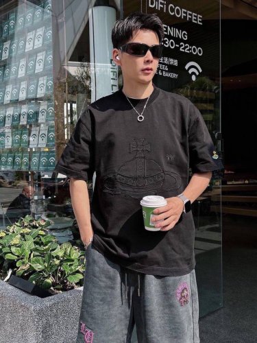 Vivienne 西太后土星短袖 立体贴布刺绣工艺 做旧水洗手工磨破 富有朋克精神的士星物语 宽松版型 男女同款 颜色: 黑色 白色 玫红 绿色 码数:M-3X