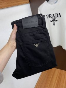 P200 阿玛尼 25早春款 男士牛仔裤原厂原布原洗水！进口原版水洗弹力面料，复杂的手工艺叠加，任何一个洗水环节多停留几秒都会变成完全不一样的颜色效果，所以越加