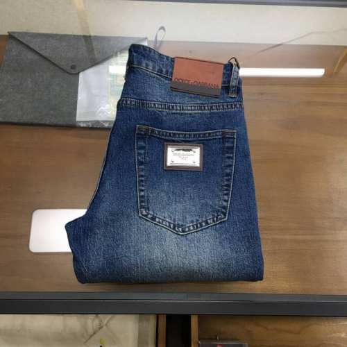 新品 D.G New# -春夏新款，男士牛仔裤原厂原布原洗水！进口原版水洗弹力面料，复杂的手工艺叠加，任何一个洗水环节多停留几秒都会变成完全不一样的颜色效果，所