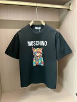 mos 2025新款 圆领 短袖 T恤 高端版本！专柜定制面料 透气舒适度高，细节无可挑剔，品牌元素设计理念，体现高品质。手感细腻柔软！呈现休闲裁剪，上身版型超