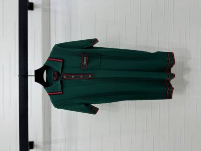 上新原单高端品质Gucc* 2025春夏新款系列！撞色百褶翻领短袖针织连衣裙！定制Yb羊毛纱线织造 细腻肌理 舒适透气 无袖背心剪裁下摆百褶设计 增添时尚调性