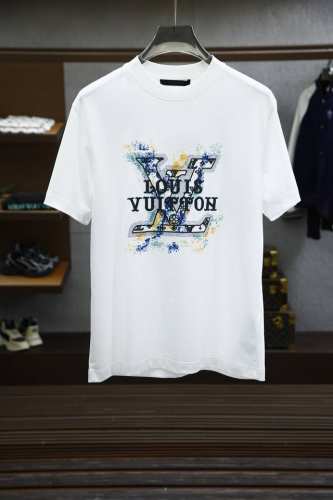 Lv-25Ss夏季新款短袖T恤！专柜同步，独特的Logo 个性艺术系列全网独家首发 百搭款细节处理完美210克纯棉面料十分精致 原版面料 网红明星同款高版本 高