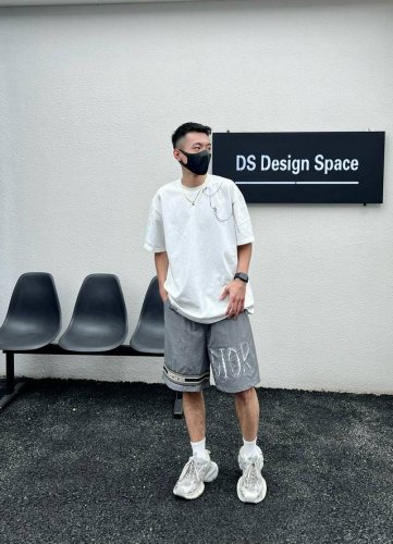 品名：迪奥 Dior 25Ss 织带拼接运动破洞 剪花工艺 内里网眼短裤五分裤 面料：梭支 颜色： 黑色 灰色 尺码M-L-Xl 腰围 臀围 裤长 M 70 4