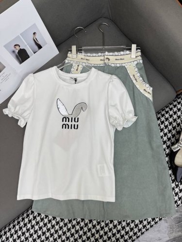 Miumi* 25Ss新款木耳边袖T恤半身裙套装 花边橡筋拼接设计 时尚大方 单色三码Smla807