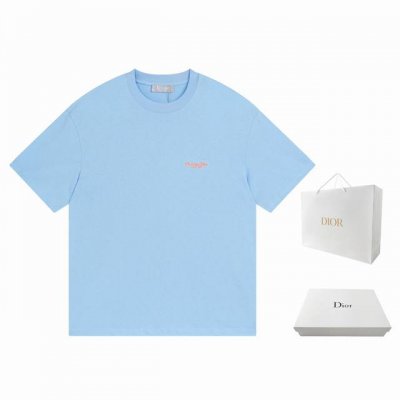 特价 新款荧光绣花Christian Dior Couture 标志小标识基础款T恤。 最In流行色，水蓝色。缪缪 爱马仕 迪奥 古驰等众多大牌纷出新品，上身非