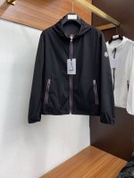 蒙口 2025春季新款夹克外套 香港贸易公司订单 型男必备~此款单品由纯色尼龙打造 亦商务亦休闲 非常抢眼吸睛 这样的经典款更是不易过时的杰作 可以成为多年衣橱