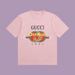 高端品质 Gucci 2025Fall 春夏系列 双G标语短袖T恤 区别普通印花 定织270G32支双纱纯棉面料 宽松版型 男女同款 Size：S M L Xl