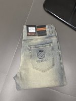Zegna杰尼亚独家专供新款休闲牛仔裤高端版本！专柜定制面料 透气舒适度高，细节无可挑剔，品牌元素设计理念，体现高品质。手感细腻柔软！呈现休闲裁剪，上身版型超赞