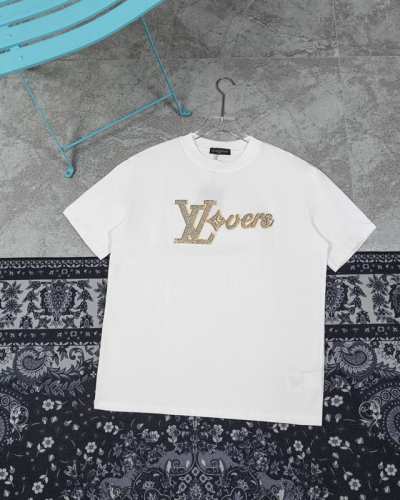 款F30 Lv louis Vuitton*路易威登新款重工珠片绣短袖T恤 采用原板独家定制280克32支双莎纯棉面料 质感非常柔软舒服 %区别市场的顶级面料