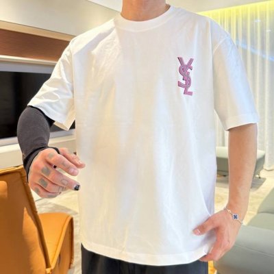 Ysl* 顶级货品2025春夏新款首发专柜最新款短袖圆领T恤 高端订制 设计前卫时尚！品牌Logo重工艺设计 高端定制260克面料.手感柔软.穿着舒适.专柜级别