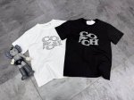 加厚面料Coach 官网图 25年新款早春简约字母情侣短袖 奥莱版本旗舰店官方在售大几百. 非常简单的一款T恤 上身简约大气 必入款 整件T恤的图案布局非常简单