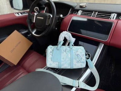 高端货 新款 Louis Vuitton Lv单肩包 路易威登邮差包 M22527 Louis Vuitton Keepall 25 复古老花水墨印花可调节肩带