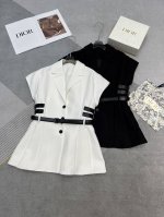 高品质Di*R 2025Summer系列 超好看帅气的西装外套 今年的连袖设计跨越整个系列 视觉上遮盖了手臂和背部的肉肉 重工定制的皮带五金配件 又飒又美凸显女