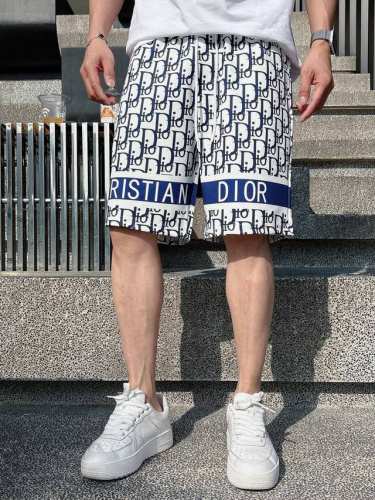 迪奥 2025春夏新款男士休闲短裤 高端货简洁时尚大方 定制原版进口面料 简洁利落又清爽 品质做工细节经得起任何形式检验简约大方百搭款 上身优雅帅气，焕然一新的