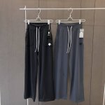 25春夏 Descente迪桑特Essential系列女士弹力运动喇叭裤瑜伽长裤阔腿裤 舒适百搭且时尚的修身阔腿裤，有些微喇叭裤，下摆开叉设计，采用高弹面料制作