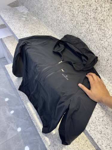 mc.盟扣莱25年春夏新品 休闲防晒服套装夏日外出旅游必备！能有效的抵挡紫外线，使你的肌肤不会受到伤害。非常轻薄，夏天穿丝毫不会觉得闷热超强细节，超强做工，原版